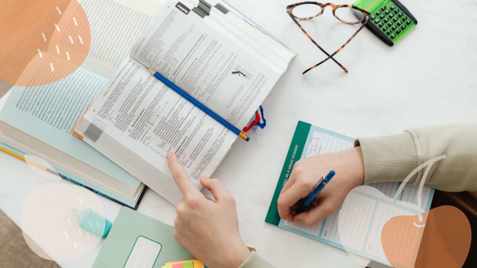 Nutricionista analisando dados científicos em laboratório
